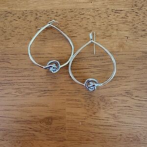 Kendra Scott love knot drop hoop earrings (silver & gold)